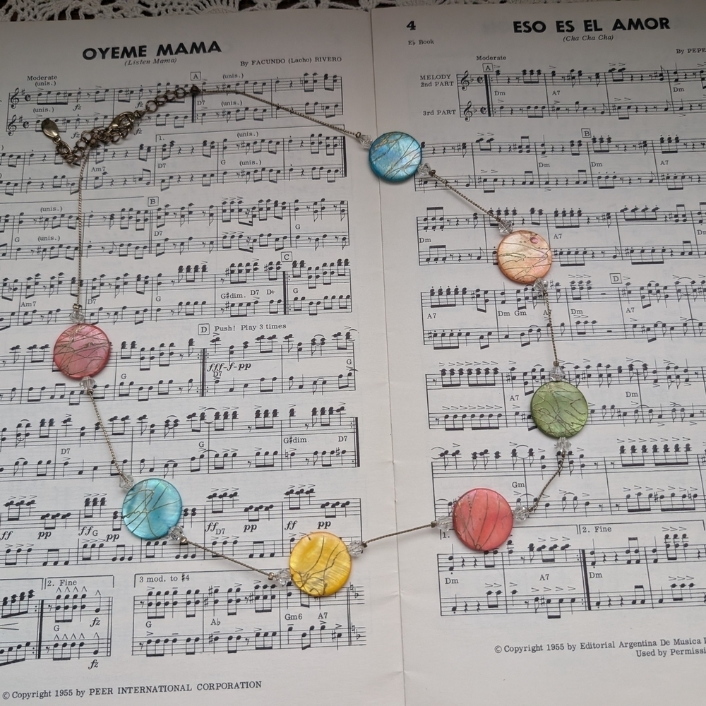 Multicolor Shell Necklace - Picture 6 of 6